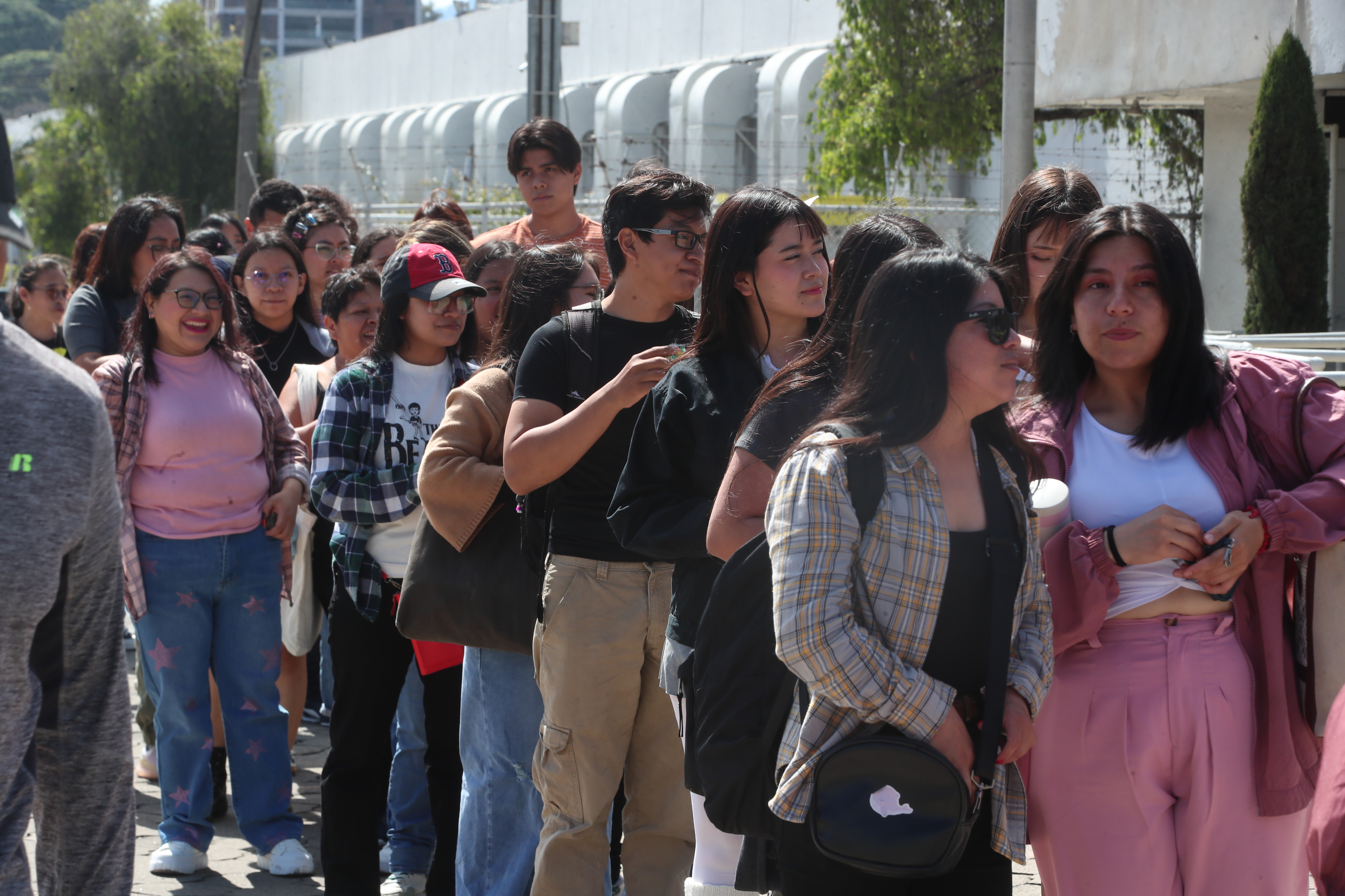 Los fanáticos esperan ansiosos el inicio de K-Day, la fiesta anual que celebra la cultura K-Pop en Guatemala. (Fotografía Prensa Libre: Byron Rivera Baiza)