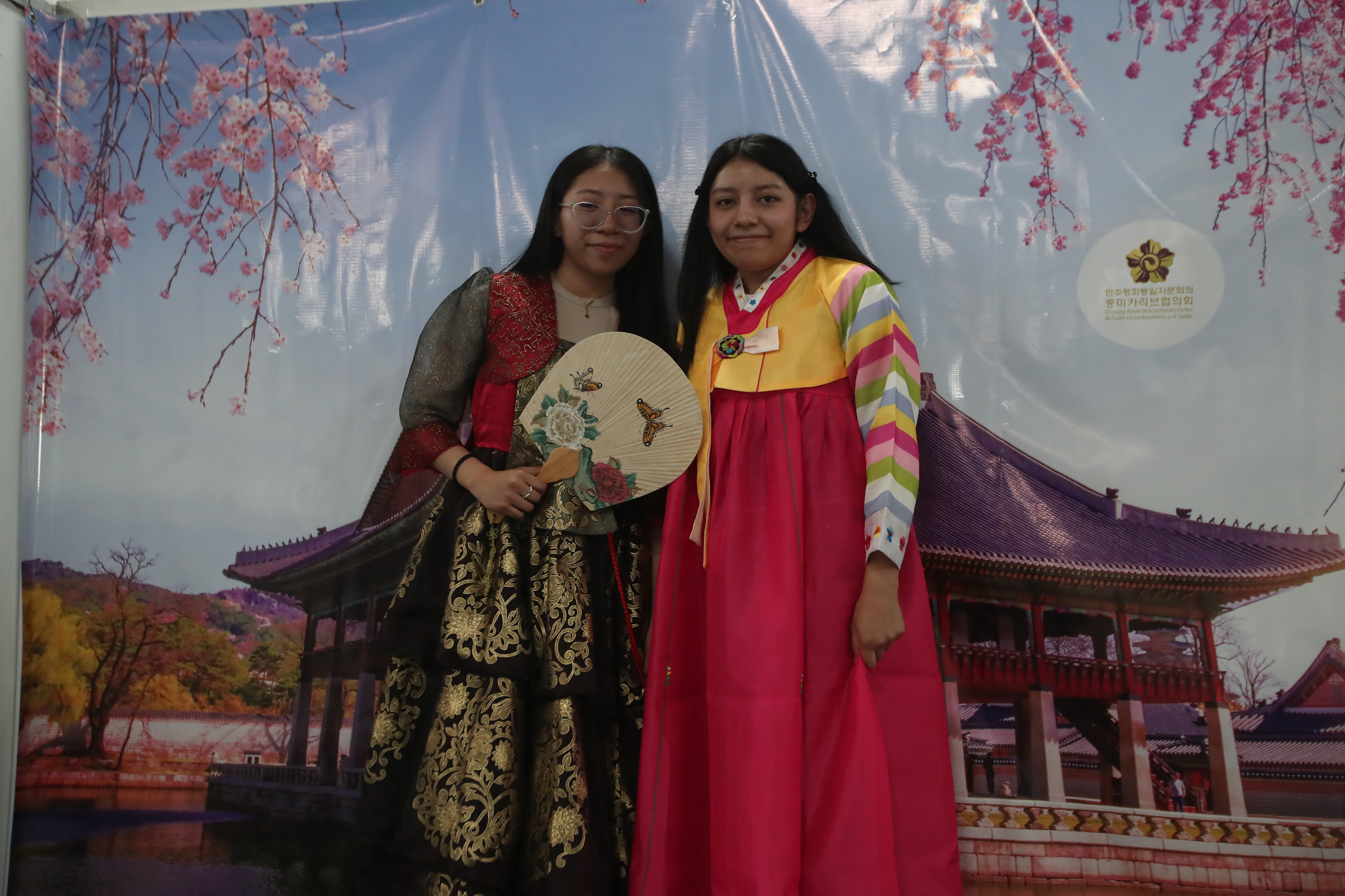 Talleres y actividades ofrecen a los asistentes la oportunidad de aprender sobre la cultura coreana y sus tradiciones.  (Fotografía Prensa Libre: Byron Rivera Baiza).
