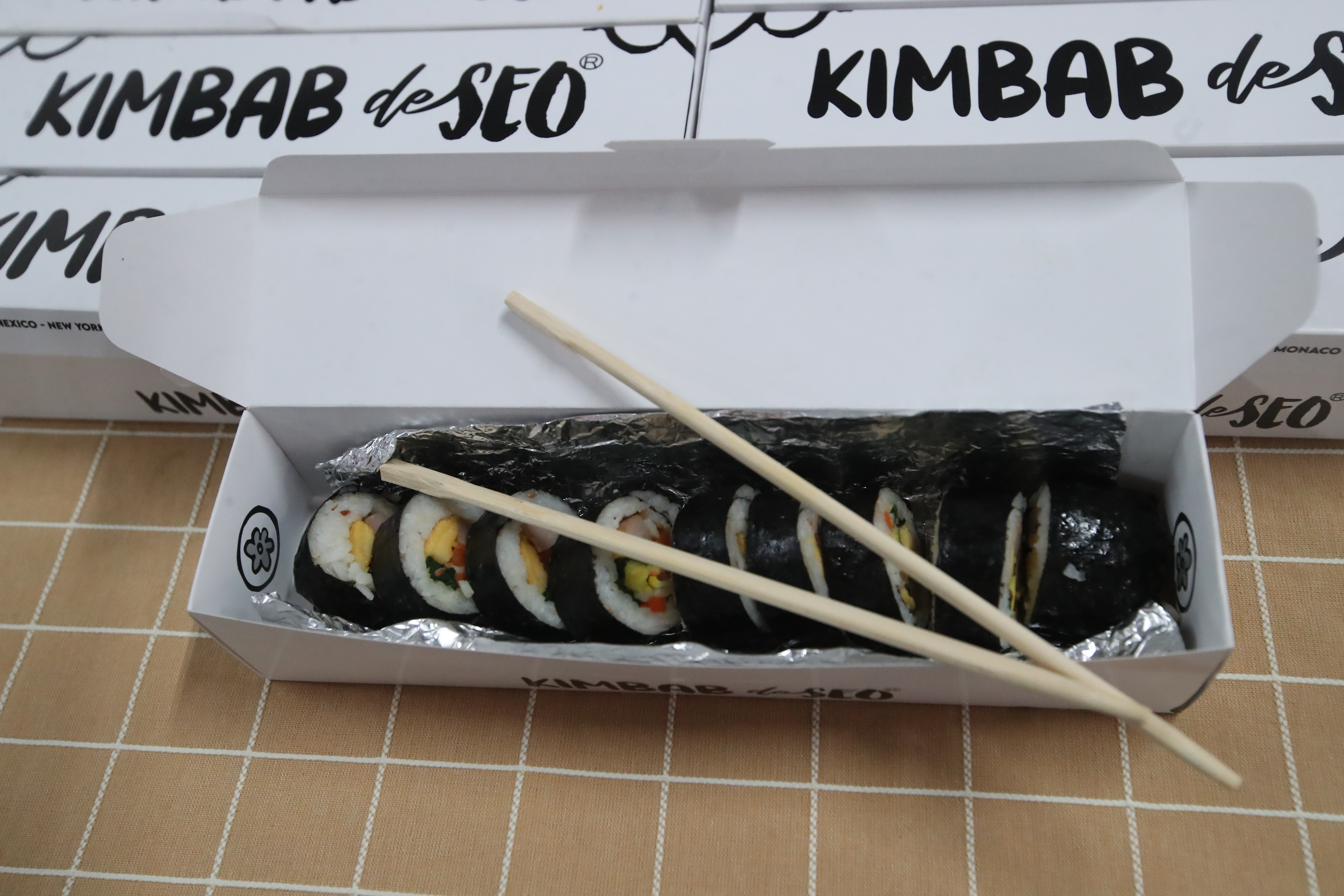 Los puestos de comida ofrecen una variedad de delicias culinarias coreanas. (Fotografía Prensa Libre: Byron Rivera Baiza)