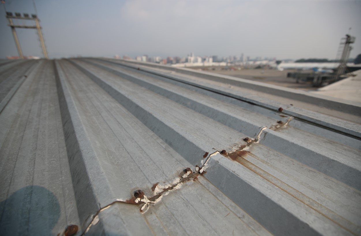 Techo curvo del área de la terminal internacional. (Foto Prensa Libre: Carlos Hernández Ovalle) 
