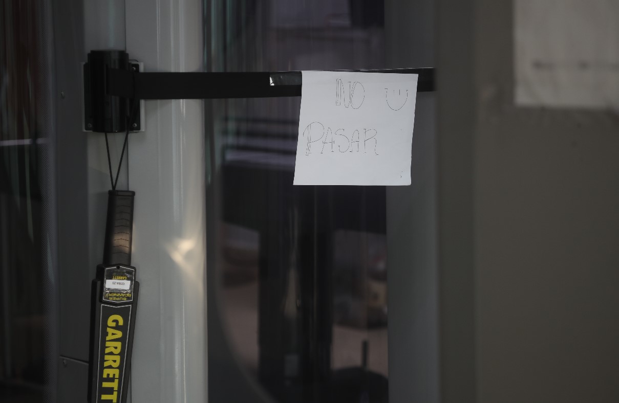 Área de ingreso de pasajeros a inspección. (Foto Prensa Libre: Carlos Hernández Ovalle) 