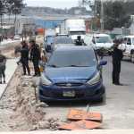 Balacera en la avenida Petapa deja un muerto y un herido. (Foto Prensa Libre: Érick Ávila)