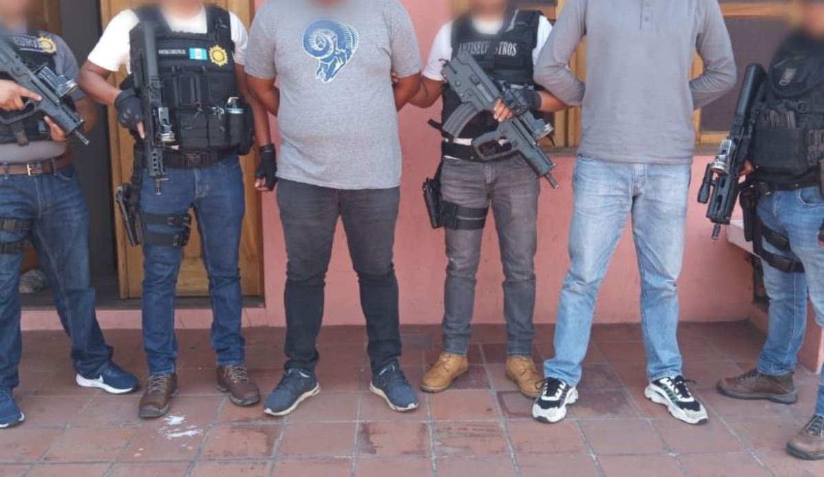 Agentes de PNC capturados habrían obtenido Q32 mil en caso de secuestro