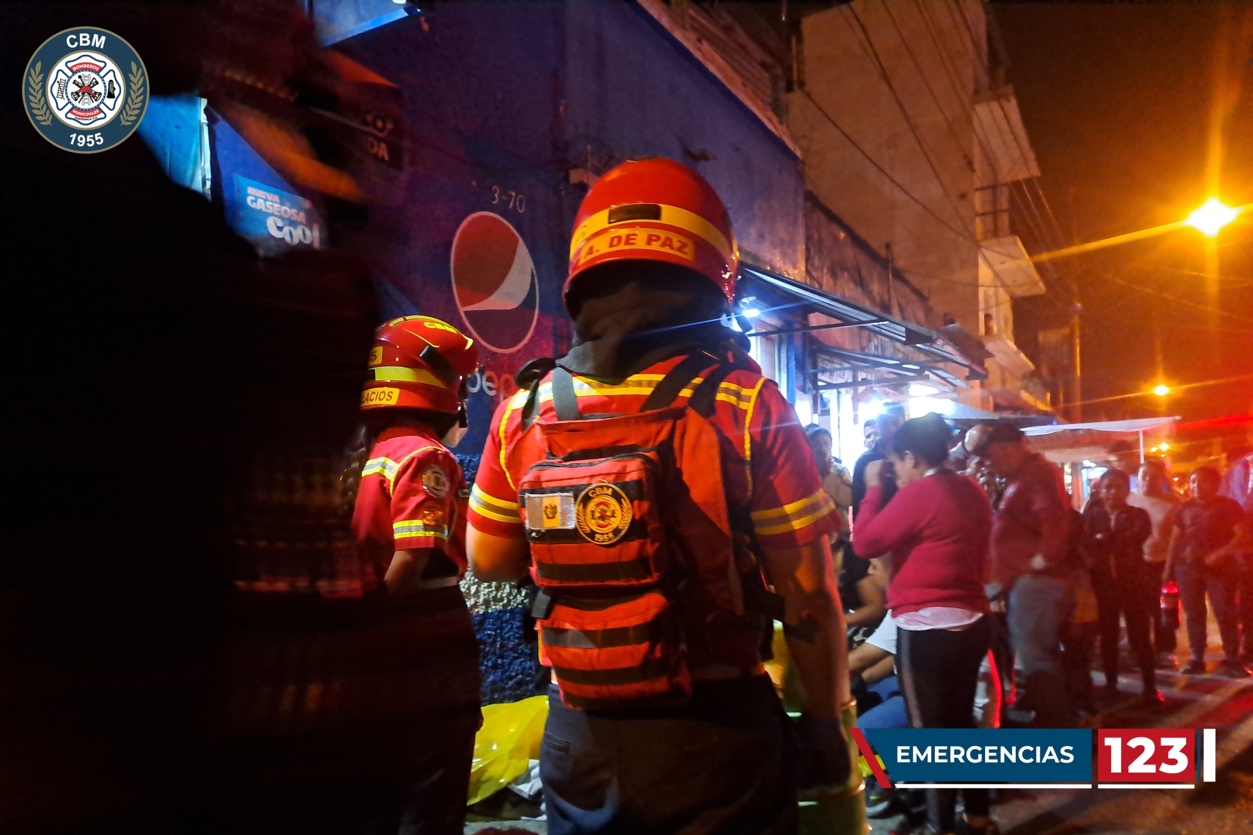 Un ataque armado en El Gallito, zona 3 capitalina, dejó un muerto y tres heridos. (Foto Prensa Libre: Bomberos Municipales)