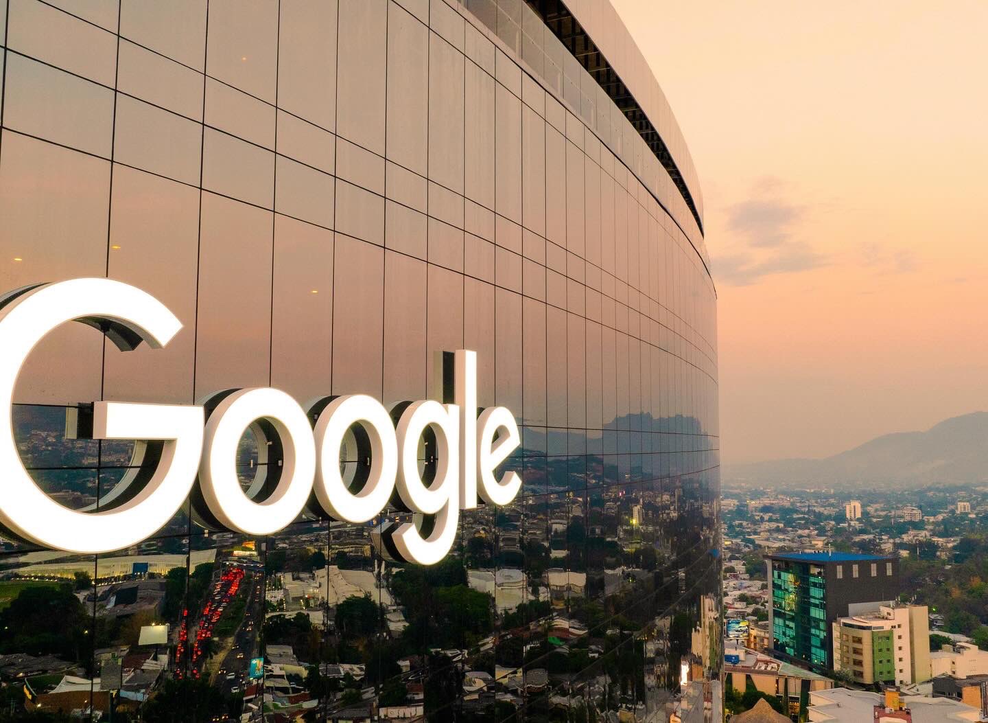 Google abre sus oficinas en El Salvador