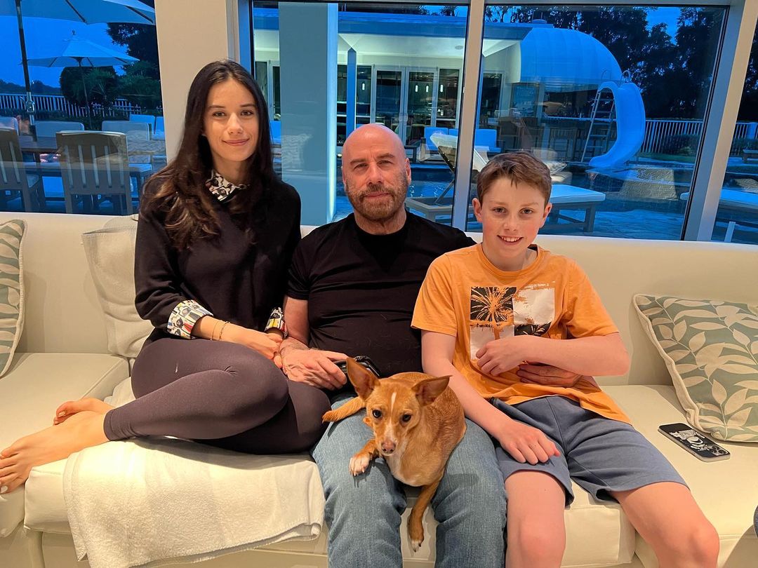 Travolta y sus hijos Ella y Benjamin son una familia muy unida y lo demuestran frecuentemente en redes sociales. (Foto Prensa Libre: John Travolta/Instagram)