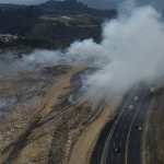 Desde el lunes último, autoridades coordinan las labores para sofocar un incendio en el vertedero de AMSA. (Foto Prensa Libre: Carlos H. Ovalle)