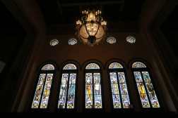 Se retoman los recorridos guiados en el Palacio Nacional de la Cultura de Guatemala. En imagen, diez vitrales realizados por el artista Julio Urruela que representan las virtudes cívicas del buen gobierno: progreso, paz, trabajo, libertad, justicia, probidad, concordia, orden, instrucción, fortaleza. Estos vitrales están colocados en cada hoja que forma parte del salón.

Fotografía Prensa Libre: María Reneé Barrientos Gaytan. 08-04-2024.