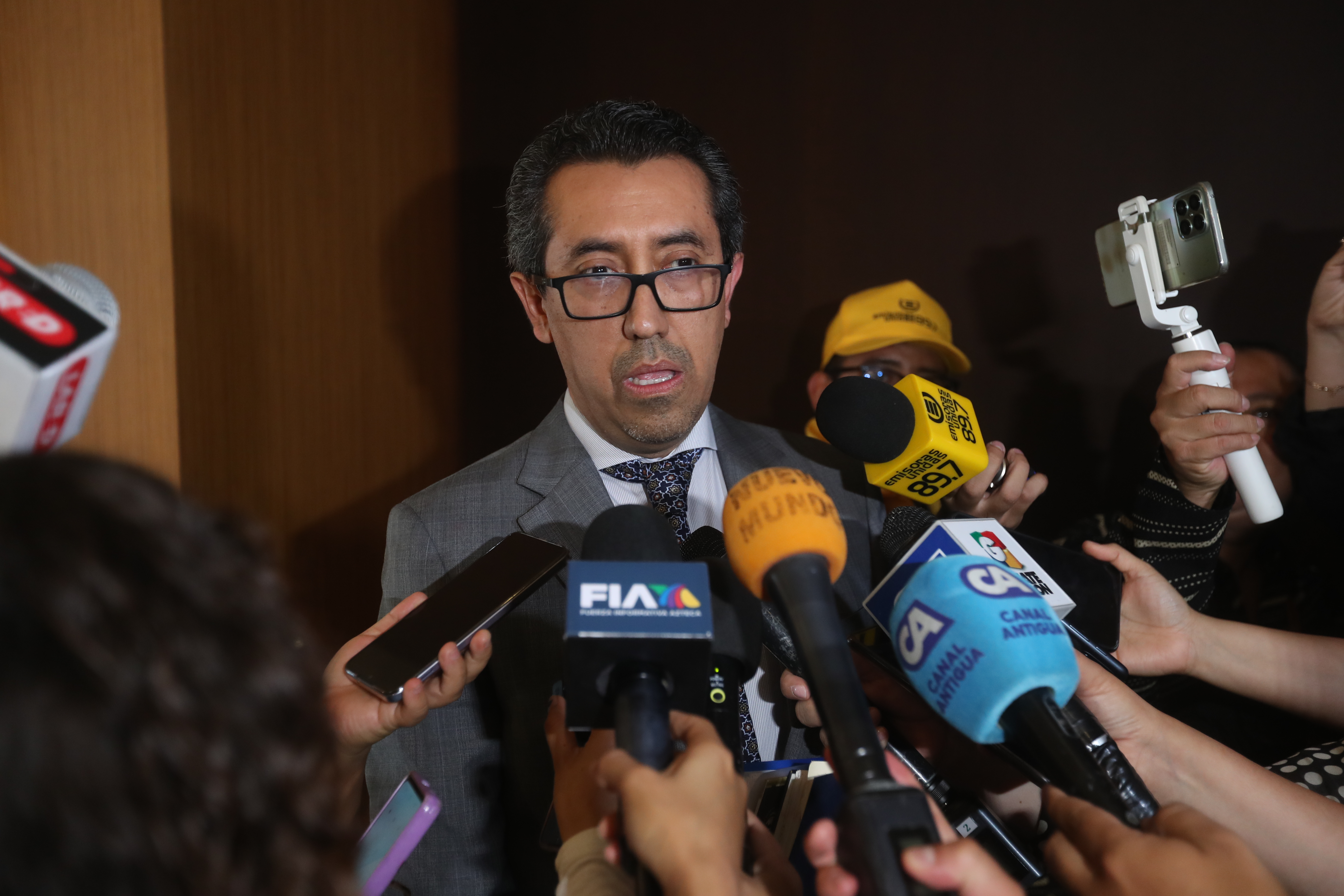 Ministro de Finanzas presenta amparo contra Consuelo Porras por “acciones intimidatorias”