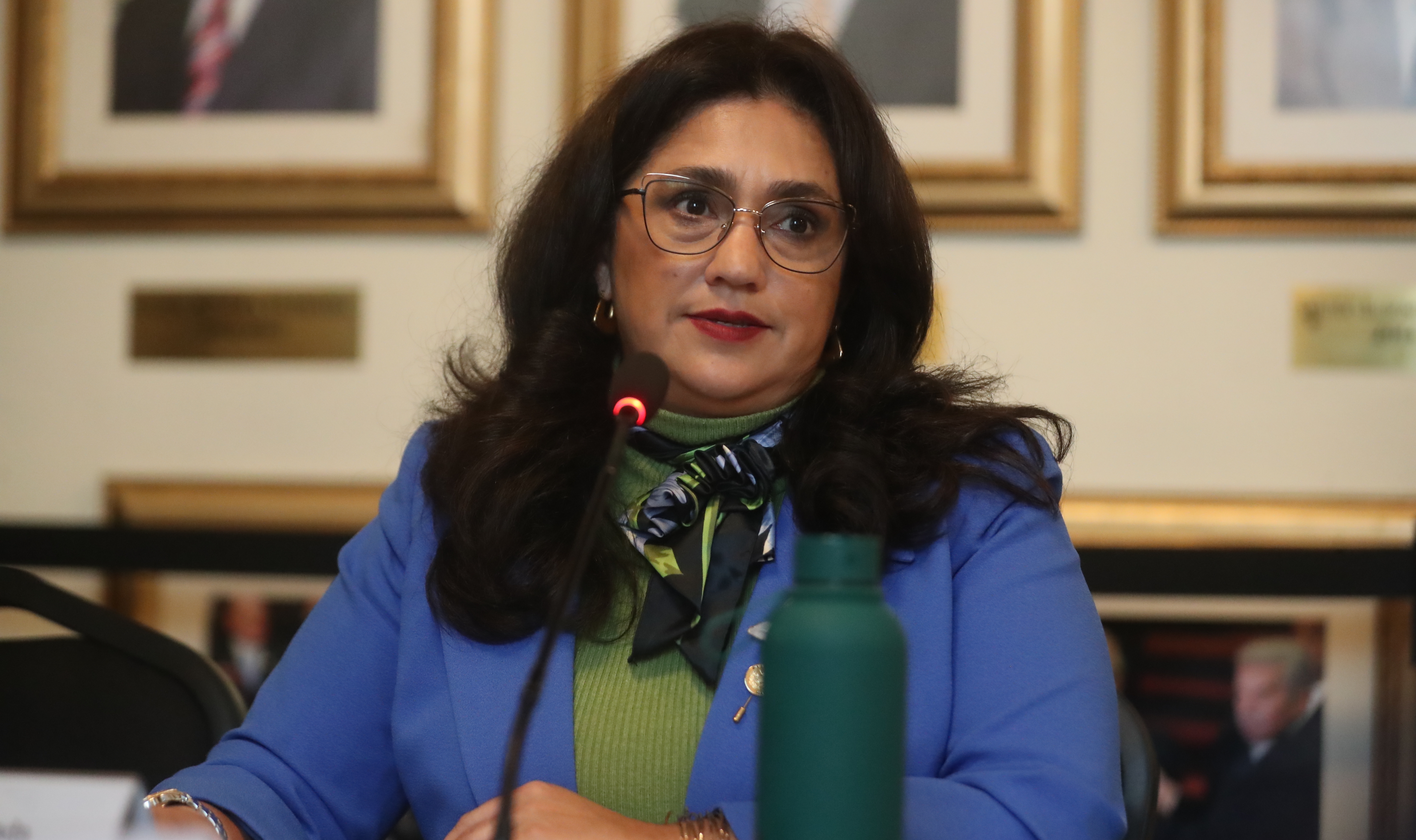 Arévalo minimiza uso de recursos públicos para seguridad de hija de ministra del MARN