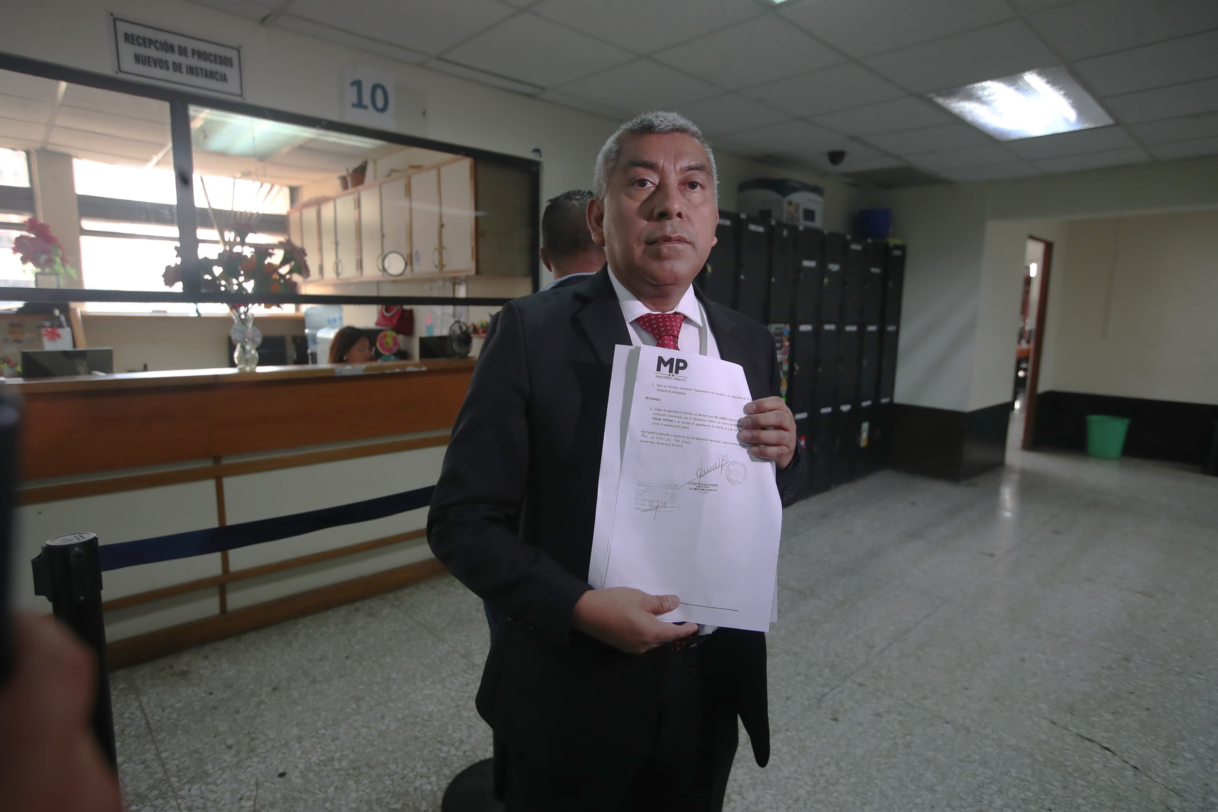Feci pide investigar a magistrado del TSE porque habría obtenido su doctorado fraudulentamente