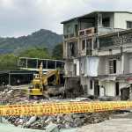 Hasta ayer aún había cientos de víctimas atrapadas entre los escombros. (Foto Prensa Libre: EFE)