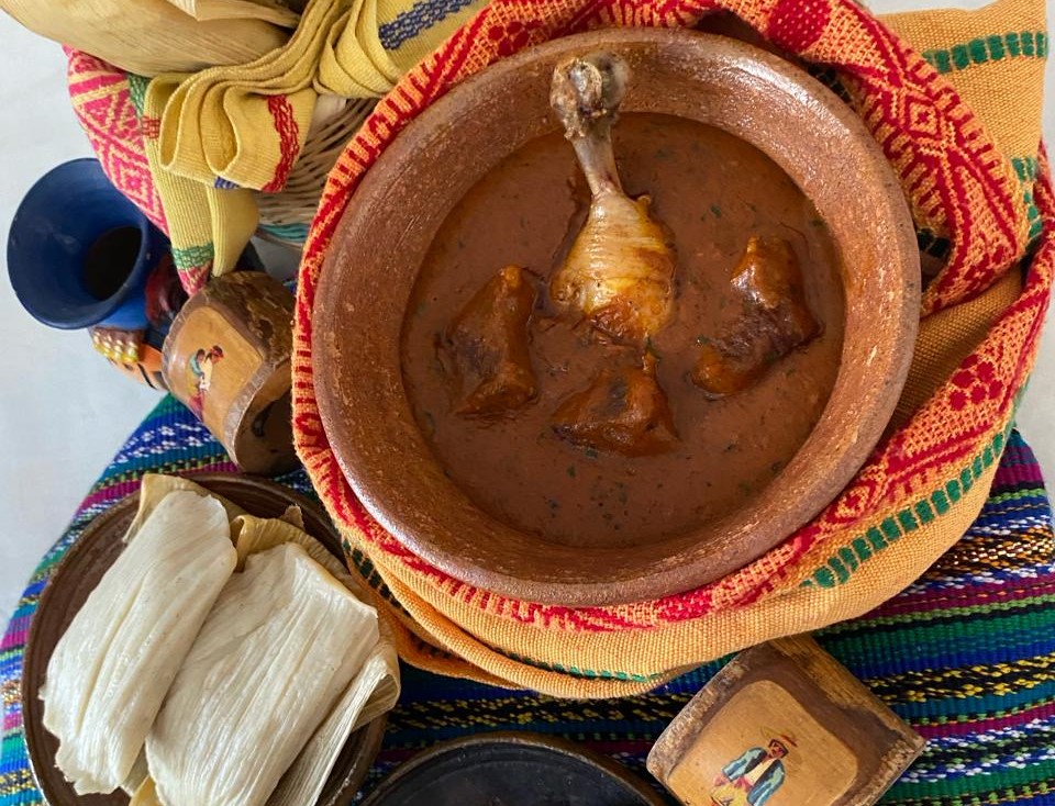 Tiú de gallina, receta de Cobán, preparada por el chef Erik Núñez. (Foto Prensa Libre, cortesía de Erik Núñez)