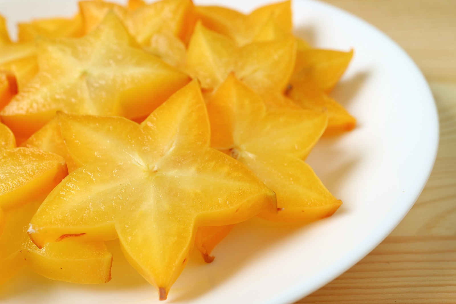 Para qué sirve la carambola y por qué ayuda a quitar el calor