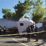accidente carretera a el salvador trailer microbus (3)