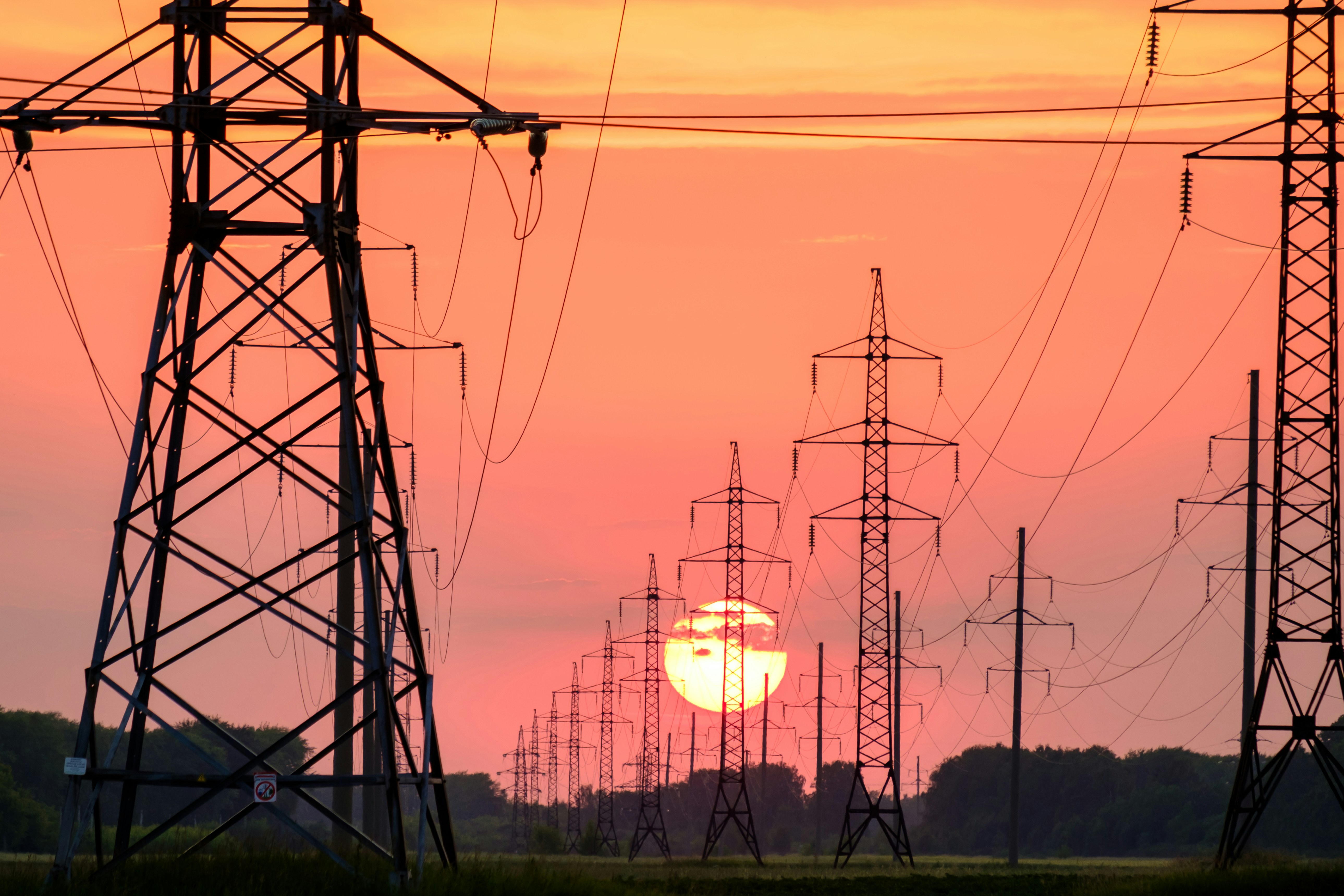 Varias zonas e la capital continúan afectadas por cortes de energía eléctrica este 9 de abril