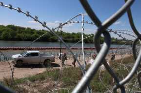 Avanza iniciativa de ley en Iowa que podría arrestar y deportar a migrantes