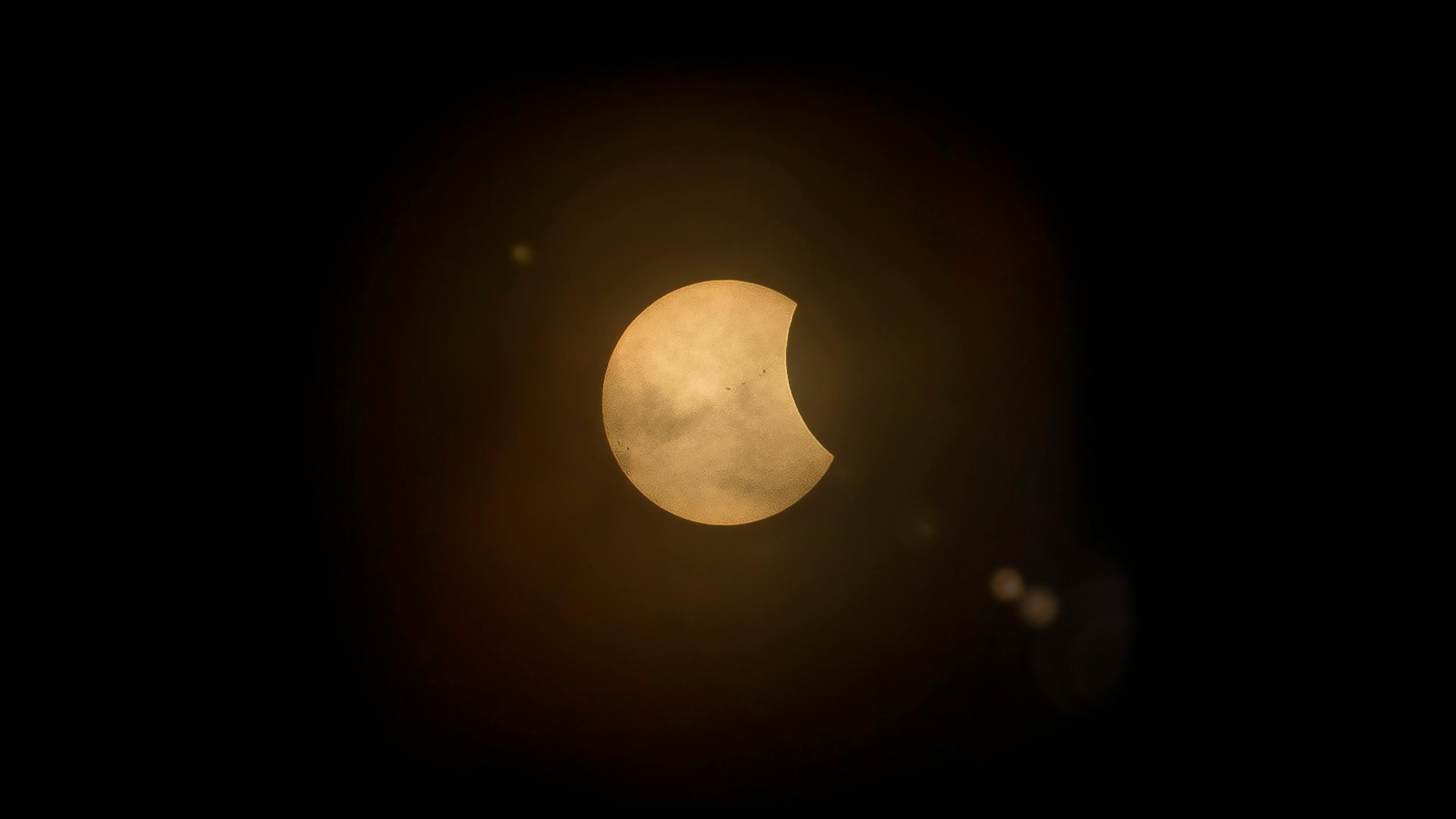 Eclipse solar 2024: las recomendaciones del Mineduc para escolares en el sistema nacional