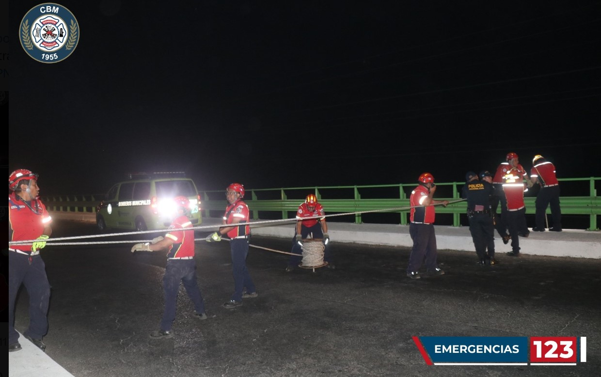 Un hombre se quitó la vida anoche en el puente Las Charcas. (Foto: Bomberos Municipales)