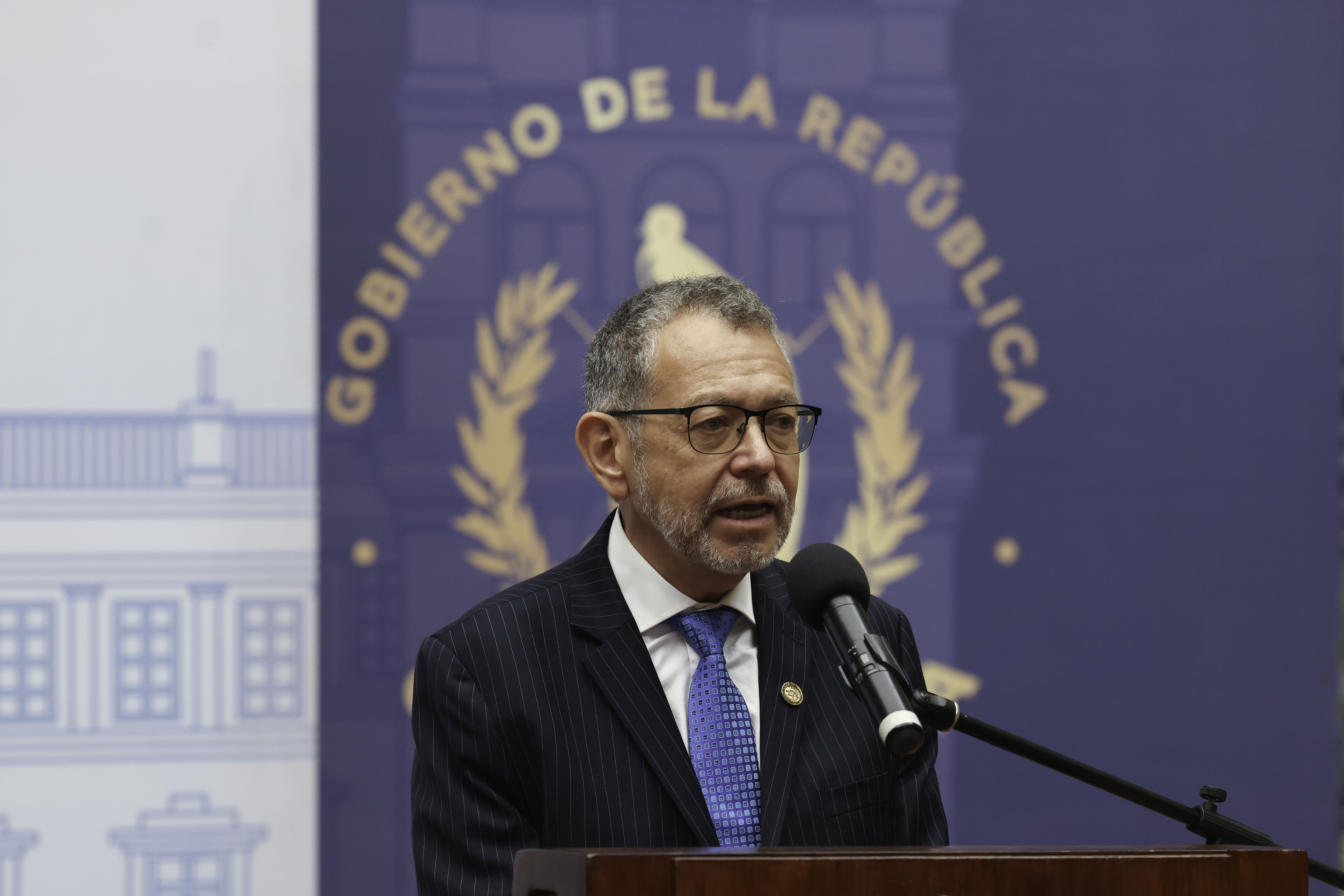 Renuncia Félix Alvarado del Ministerio de Comunicaciones y dos viceministros