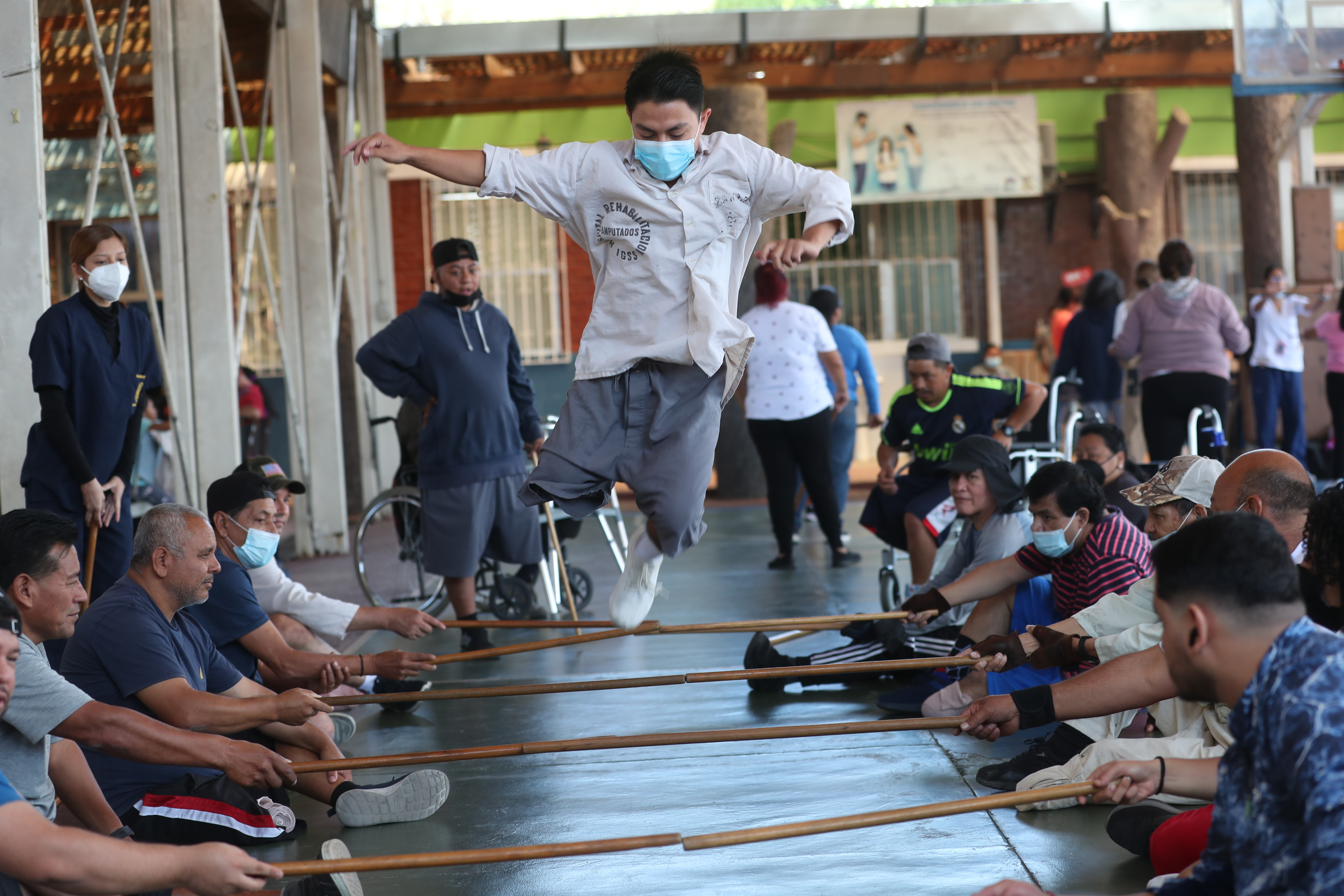 La pérdida de una parte del cuerpo, conlleva un duelo, por lo que las terapias de rehabilitación y acompañamiento psicológico facilitan que los pacientes puedan reinsertarse nuevamente en la sociedad. (Fotografía Prensa Libre: Érick Ávila).