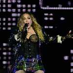 Madonna continúa llenando estadios luego de cuatro décadas de carrera musical. (Foto Prensa Libre: AFP)
