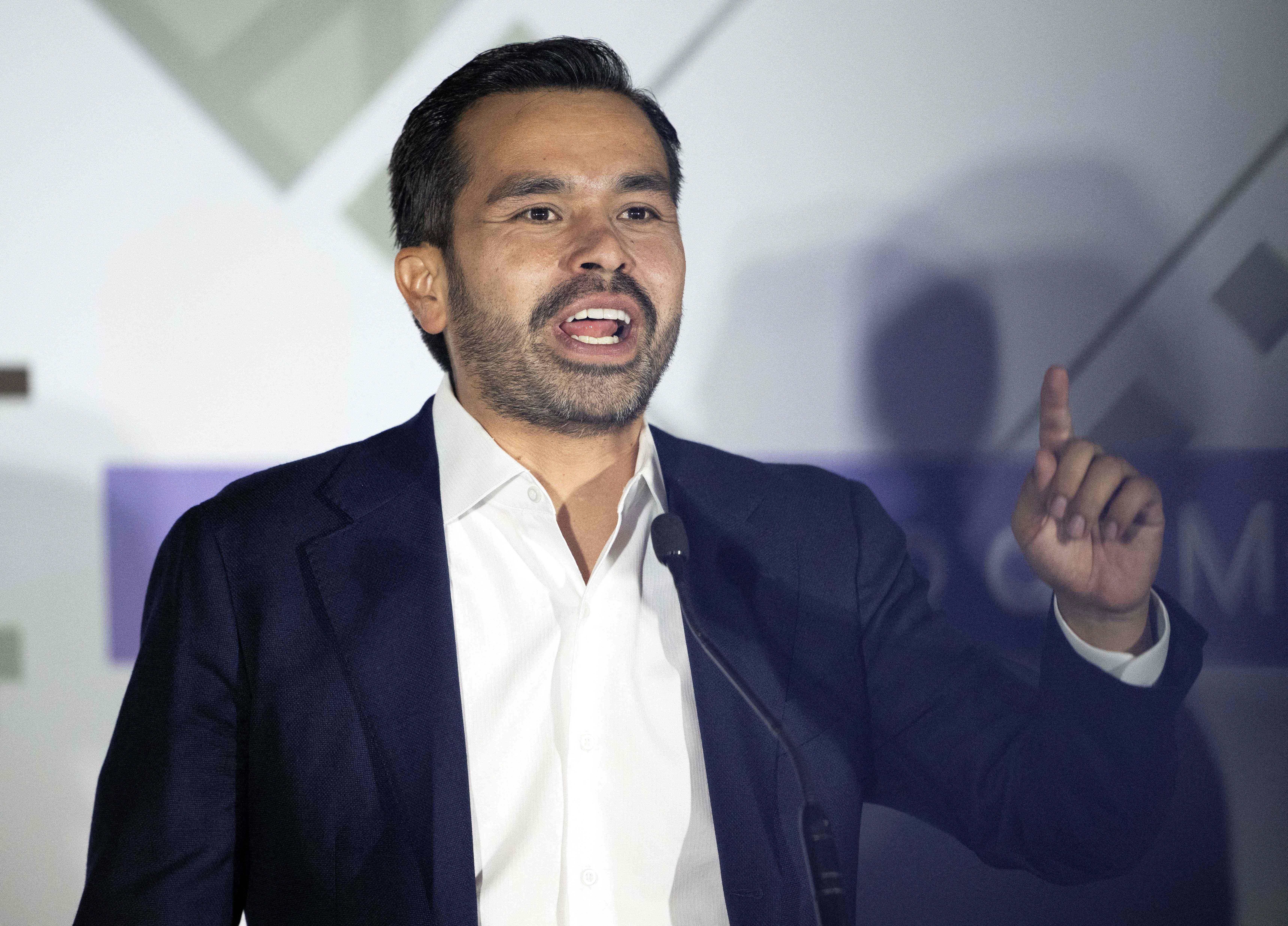 Se derrumba escenario durante mitin de candidato presidencial mexicano y deja muertos y heridos