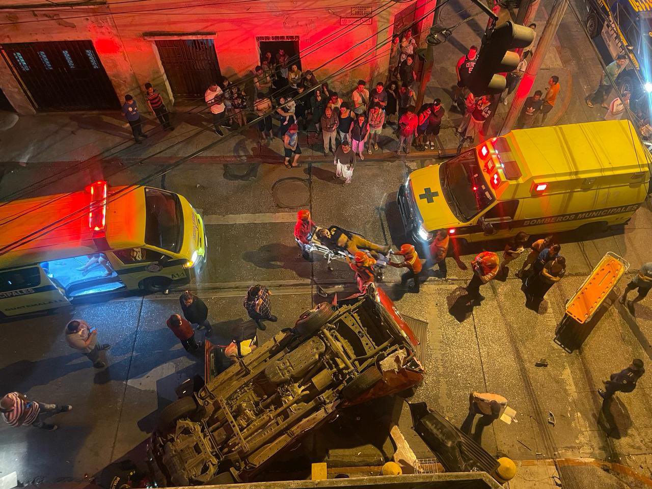 Un accidente de tránsito se registró la noche del 13 de mayo en la zona 1, en el que resultó involucrado el diputado Julio Portillo. (Foto Prensa Libre: Cortesía)