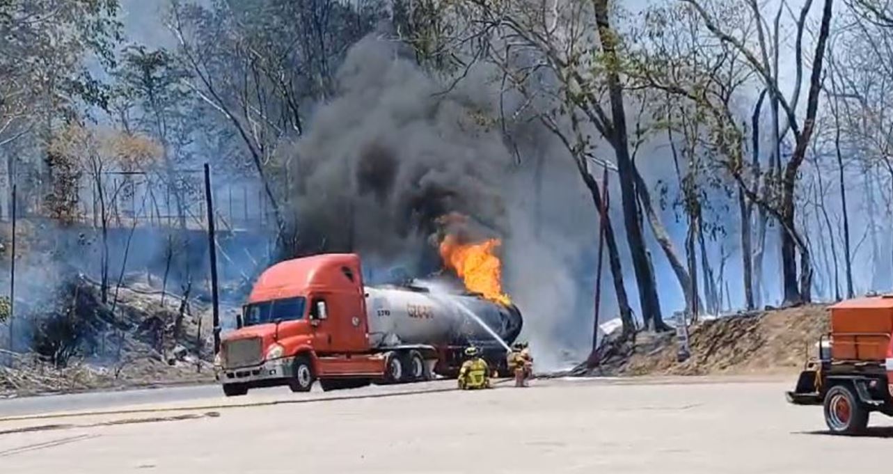 MP inspecciona en Los Amates por incendio forestal tras incidente en cisterna