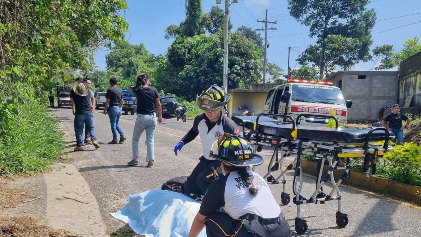 Un agente de la PNC murió en un ataque armado en la zona 2 de Colomba, Quetzaltenango. (Foto Prensa Libre: Lucero Sapalú)