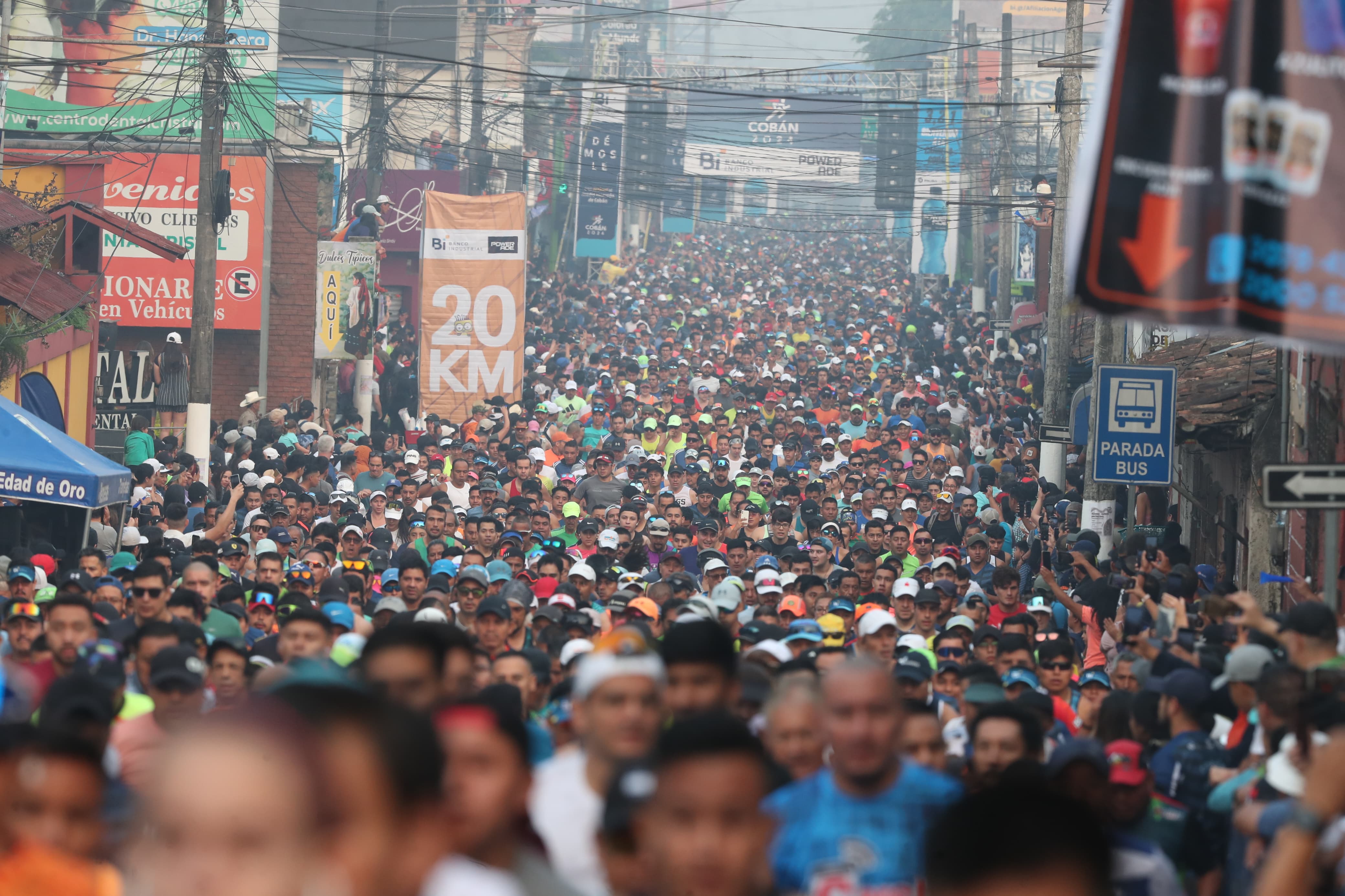 Más de ocho mil competidores fueron parte de la 48 edición del Medio Maratón de Cobán. Es una de las competencias de mayor exigencia en el país, donde participan experimentados corredores de varias partes del mundo. Fotografía Prensa Libre: Érick Ávila)