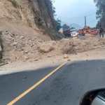 Usuarios de redes sociales reportan derrumbes en la ruta Cito – Zarco luego del temblor de este 12 de mayo. (Foto Prensa Libre: Conred)
