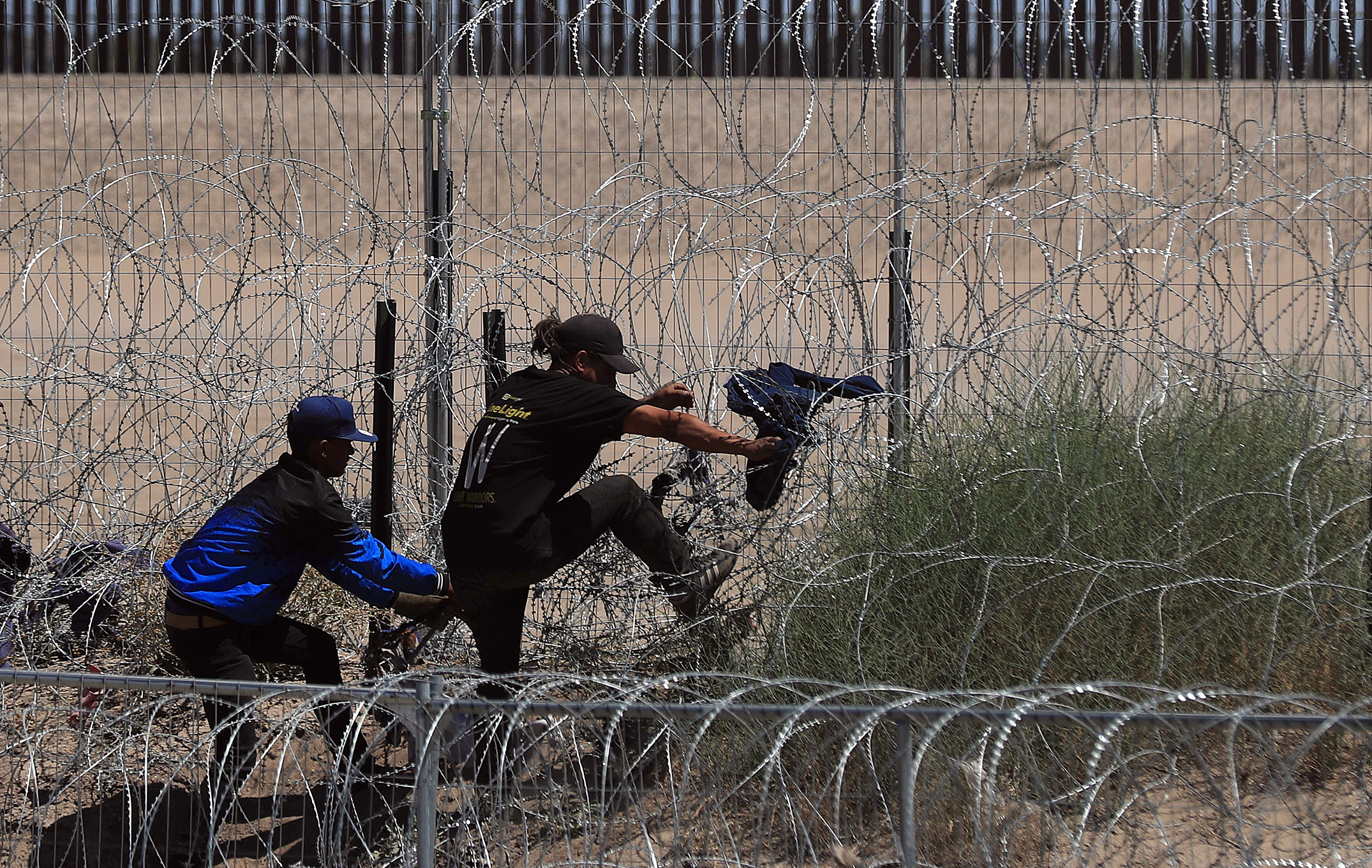 El Departamento de Seguridad Interior de EE. UU. indicó que el gobierno de Joe Biden propone acelerar el proceso de negación de asilo a todos los migrantes que sean considerados "un peligro" para el país. (Foto Prensa Libre: EFE/Luis Torres)