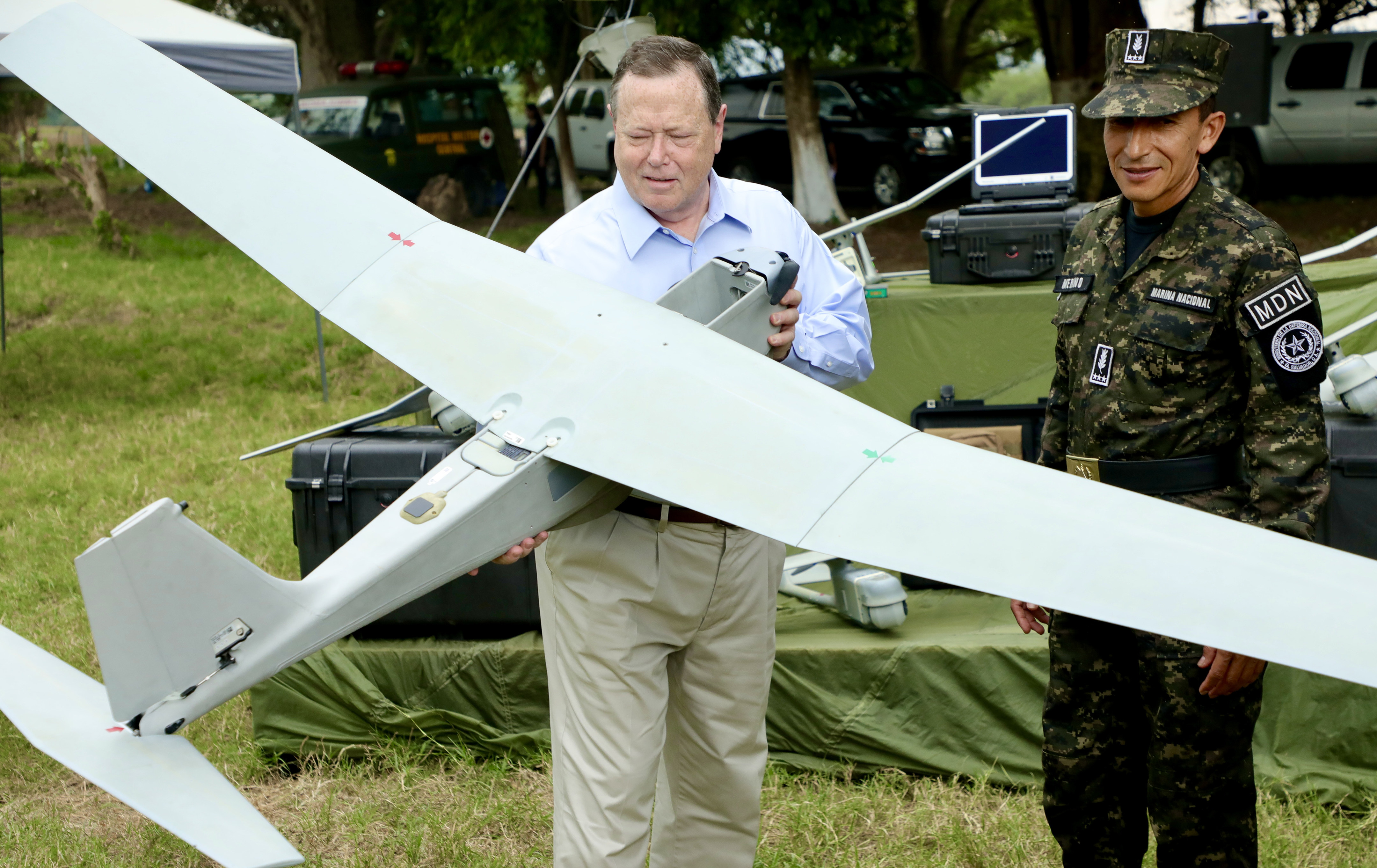 Estados Unidos entrega drones a El Salvador para vigilar "cruces ilegales" de migrantes