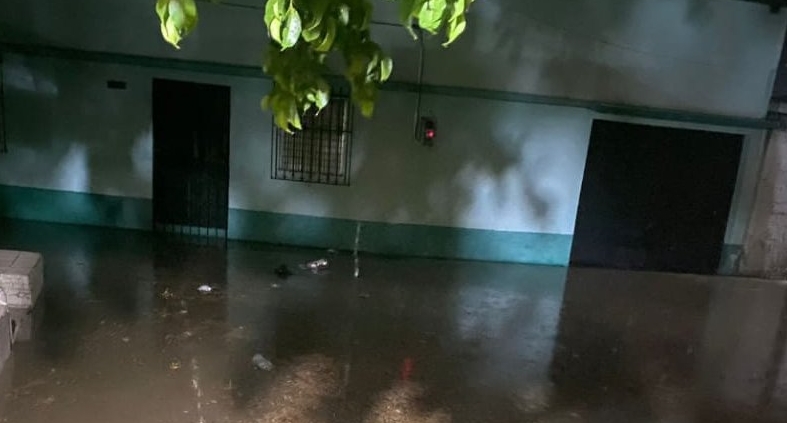 El área central de El Jícaro resultó afectada por las inundaciones. (Foto Prensa Libre: Conred)