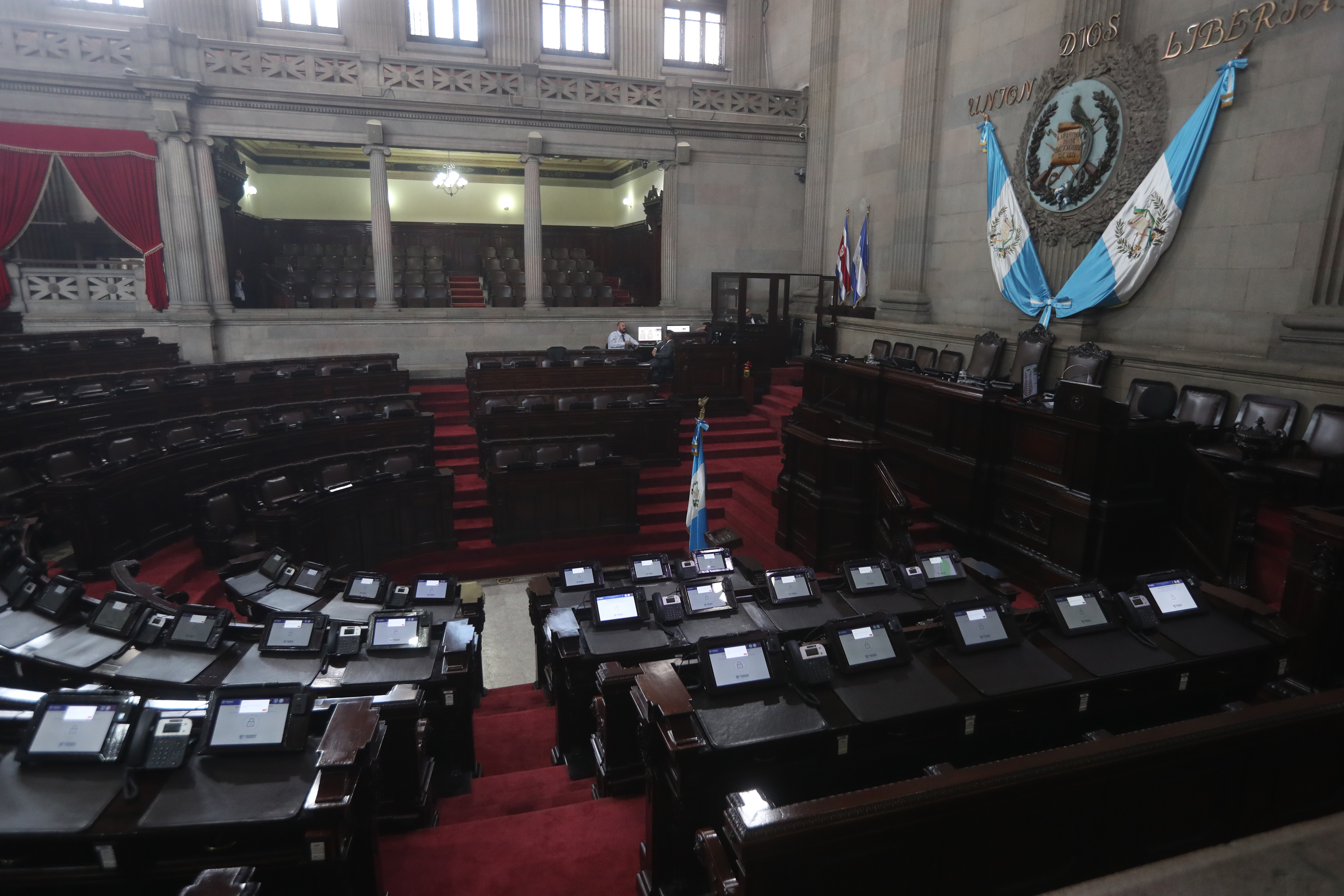 Diputados se van a receso de medio año