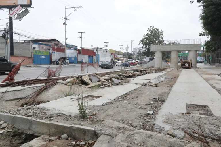 Paso a desnivel de la Petapa se encuentra abandonado con 39% de avance y Q4