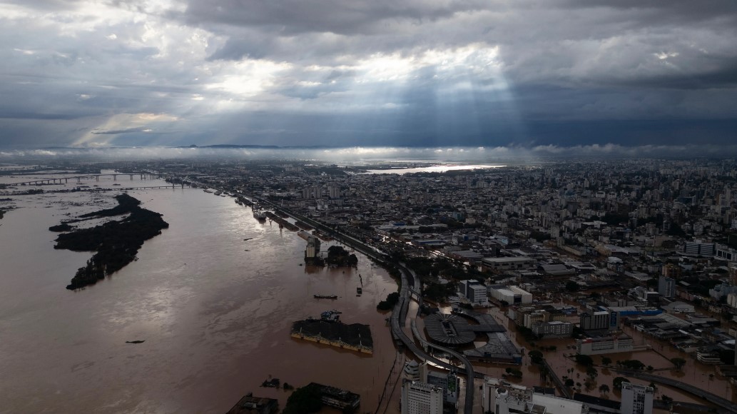 Vista aérea de Porto Alegre. (Foto Prensa Libre: EFE)