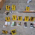 Las armas y municiones venían en una caja enviada desde EE. UU. (Foto: PNC)