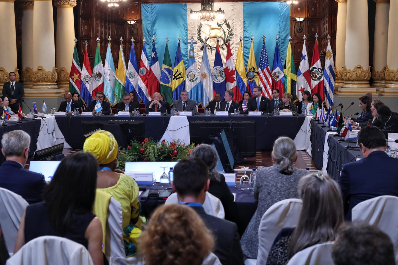 La reunión se lleva a cabo en el Salón Banderas del Palacio Nacional de la Cultura. (Foto Prensa Libre: Esbin García)