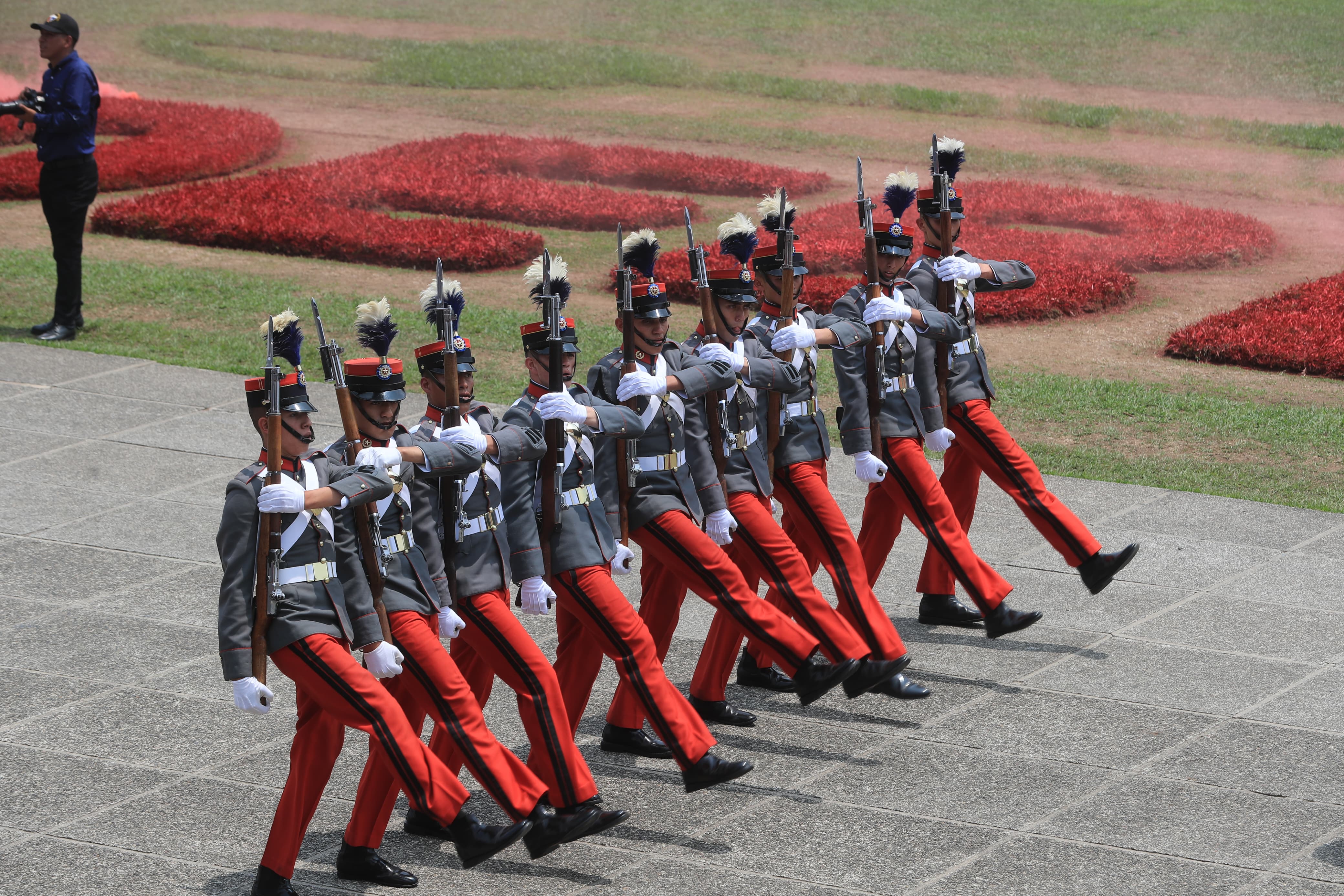 Este sábado 25 de mayo se realizó el acto de ascenso de coroneles a generales de Brigada y División. (Foto Prensa Libre: Óscar Vásquez)