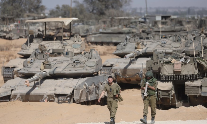 Tanques israelíes en la Franja de Gaza. (Foto Prensa Libre: EFE)