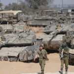 Tanques israelíes en la Franja de Gaza. (Foto Prensa Libre: EFE)