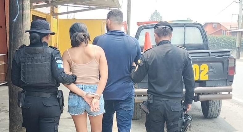La Policía Nacional Civil (PNC) informó la captura de dos presuntos prestamistas "gota a gota" en Izabal. (Foto Prensa Libre: PNC).