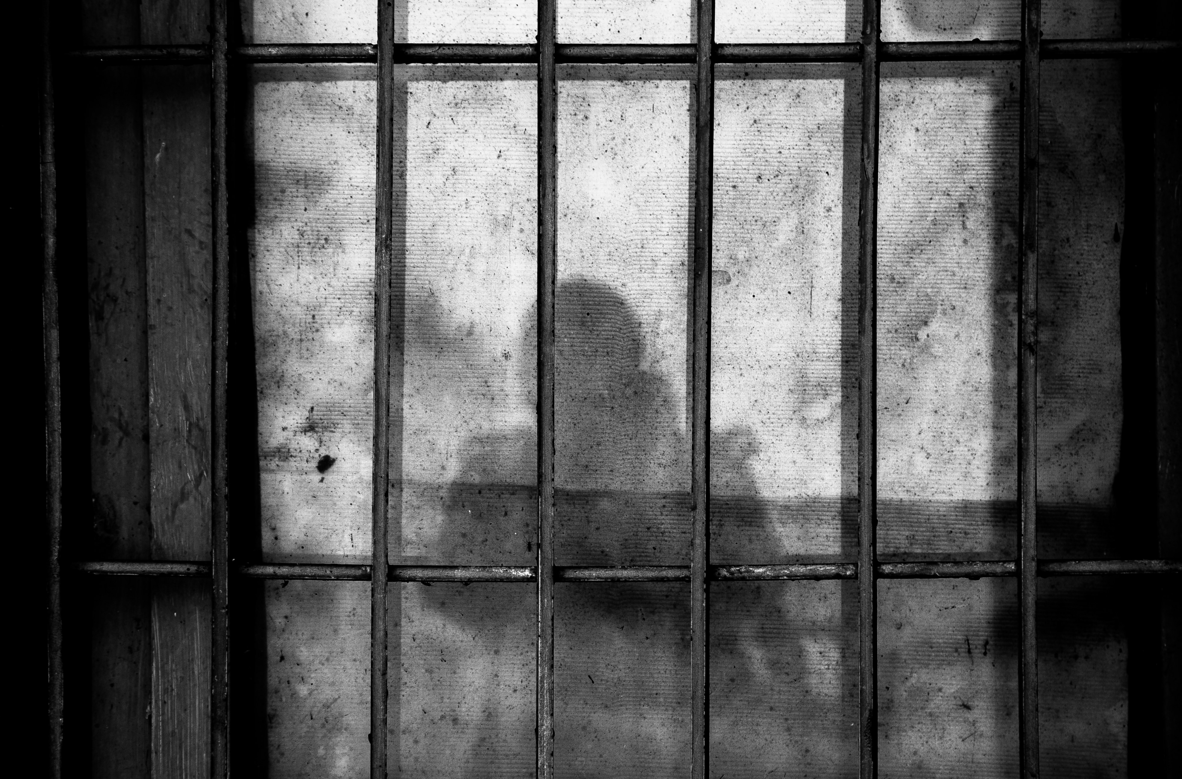 Detienen en Colombia a un hombre que se grababa abusando niñas y vendía los videos en la dark web