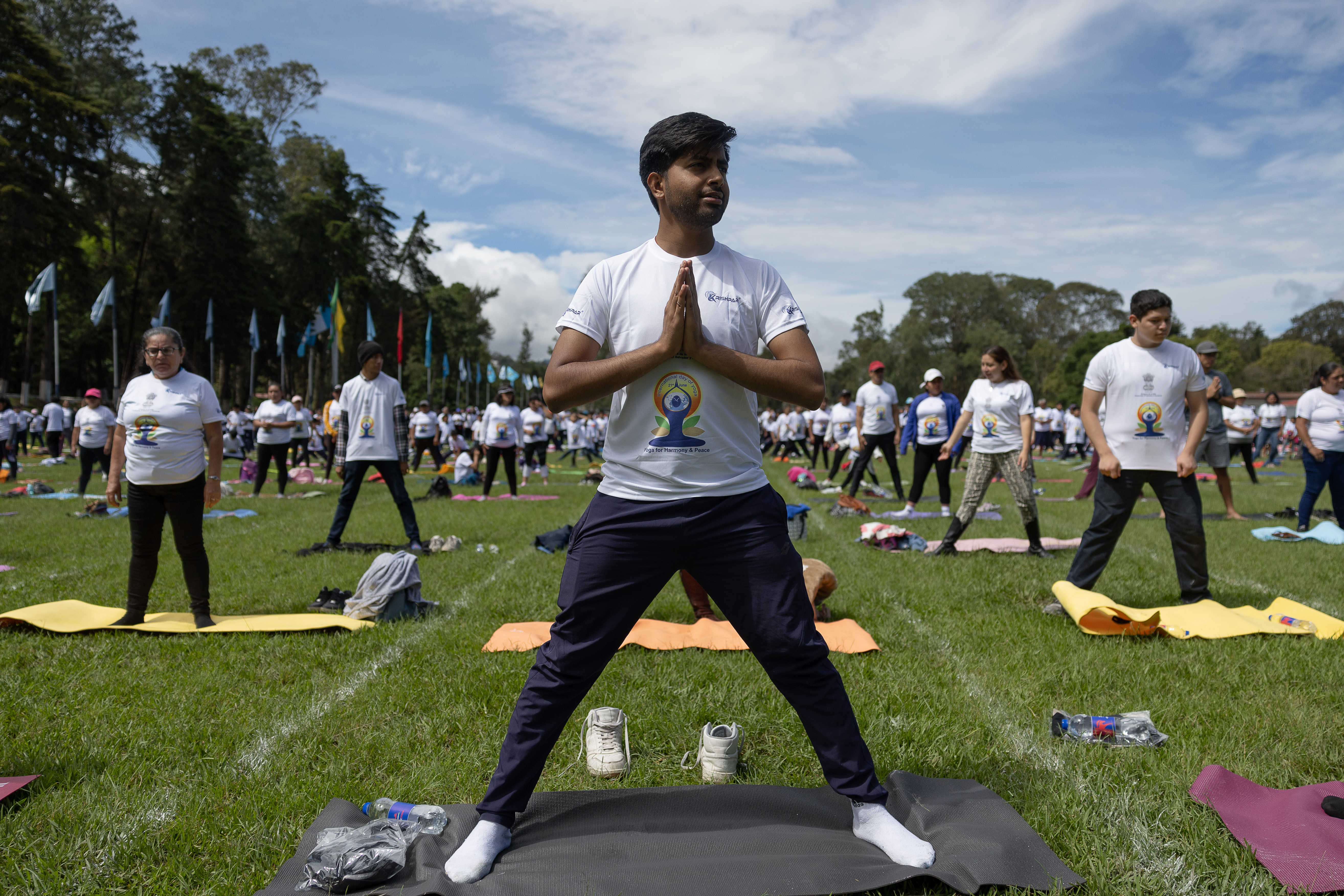 Guatemala celebra el Día Internacional del Yoga con una sesión de 7.000 personas