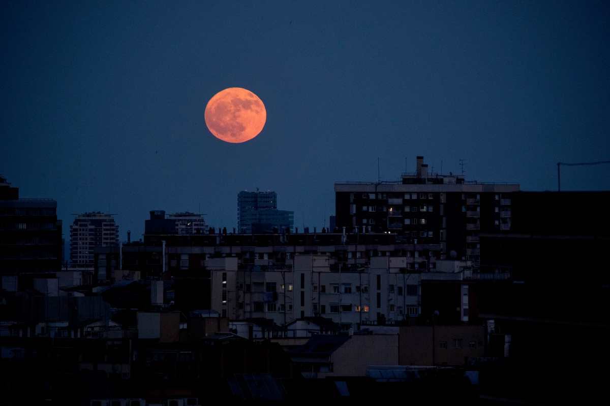 Strawberry Moon 2026: When and How to Observe the Astronomical Phenomenon