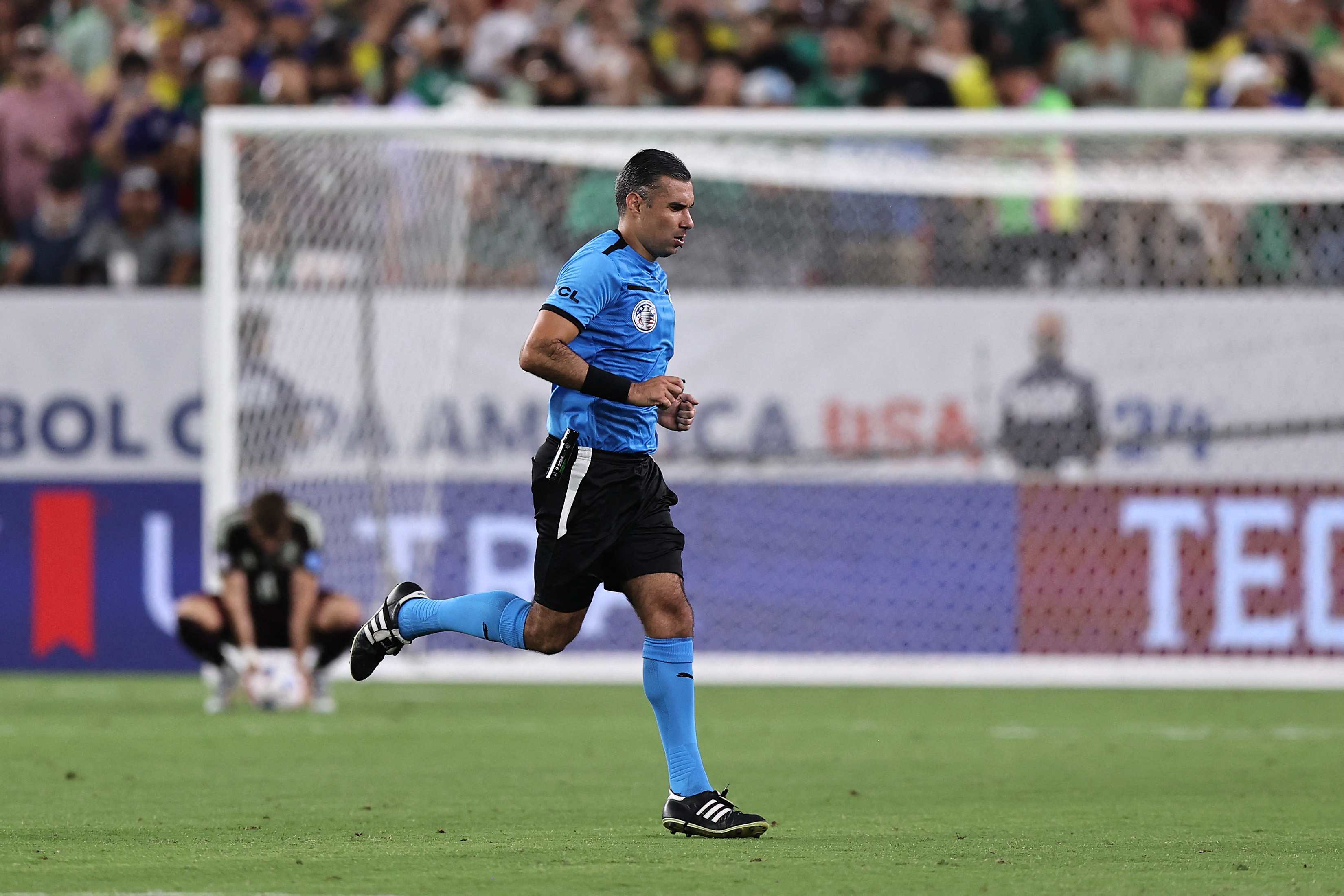 Mario Escobar will take care of one of the quarterfinal matches.