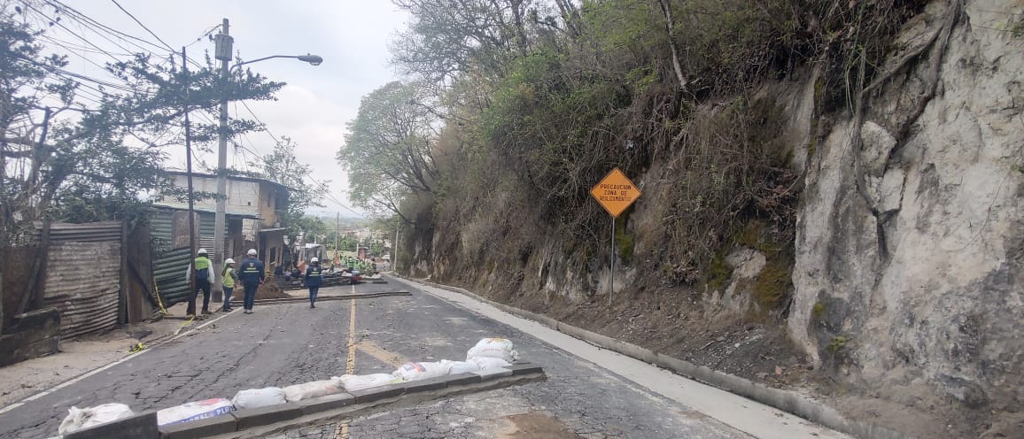 Conred detecta movimiento de tierra en área de socavón en Santa Rosita