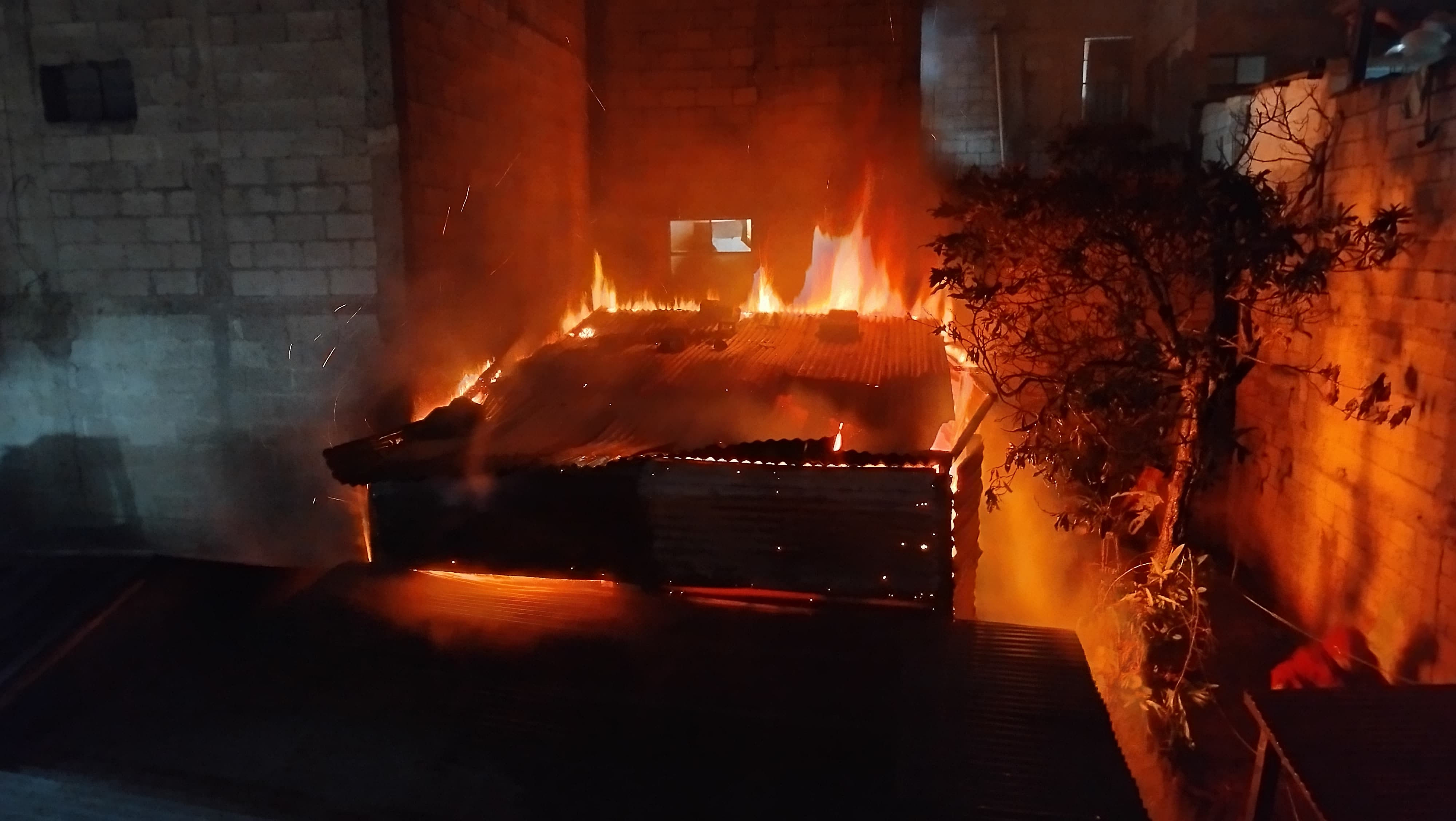 Hombre muere quemado en incendio de vivienda en la zona 7 capitalina